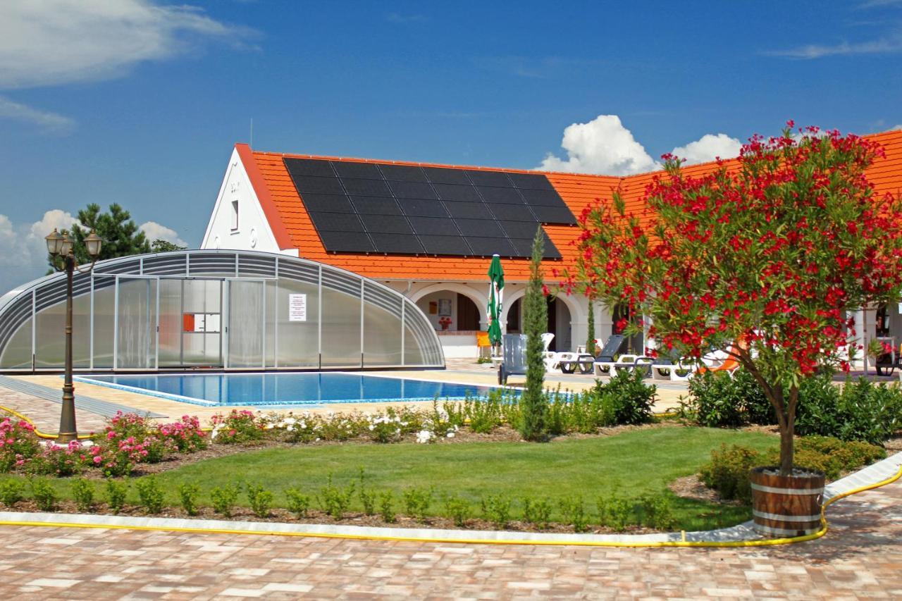 Margareta Panzio Hotel Horvatzsidany Exterior photo